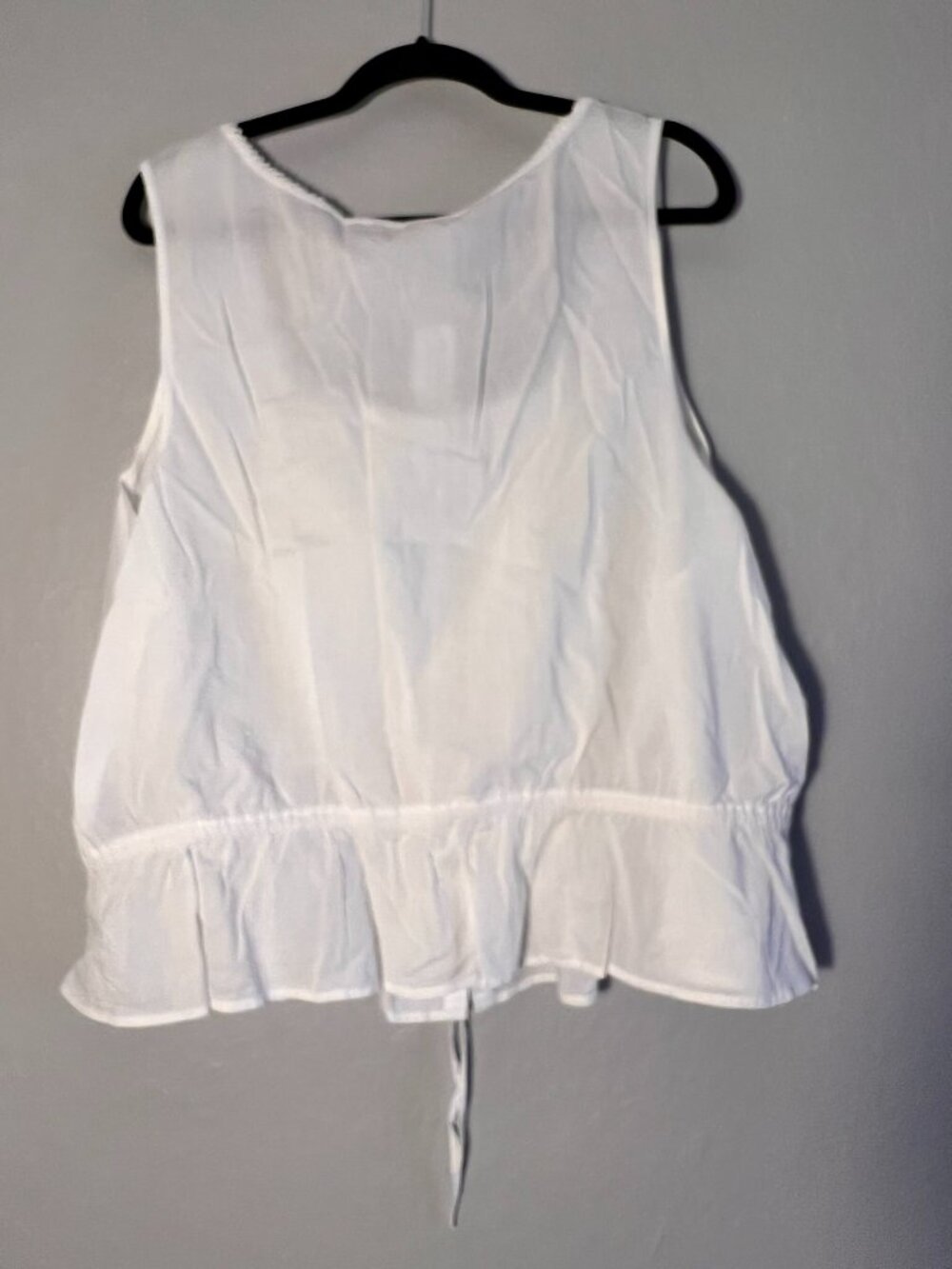 NWT 3X Old Navy white lace tank top with vertical lace detailing - Picture 2 of 3